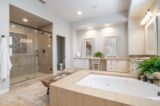 19 Master Bath