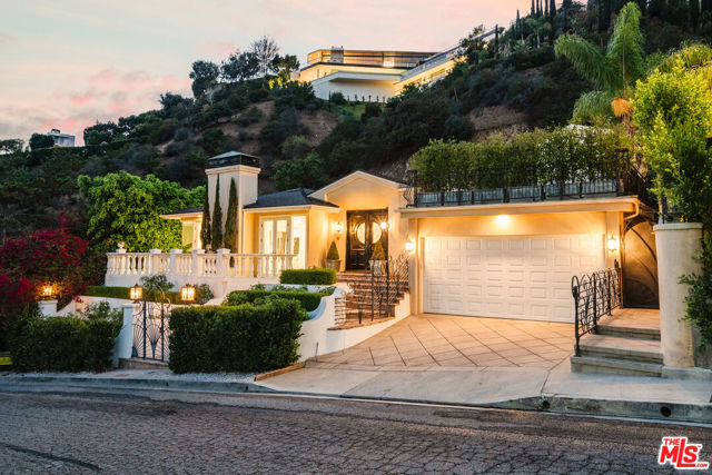 1455 Rising Glen, Los Angeles CA: https://media.crmls.org/mediaz/bce72434-216b-417f-97a9-1223ba96009f.jpg