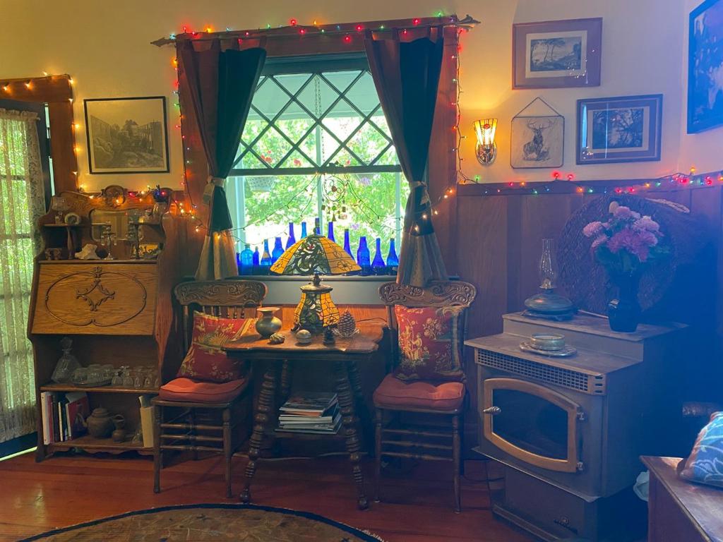 https://media.crmls.org/mediaz/bce76105-42ce-484d-82e4-466add8a0120.jpg?preset=X-Large