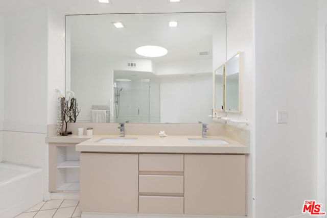 1708 Clear View Drive, Beverly Hills CA: https://media.crmls.org/mediaz/bce779b9-6f2b-469c-9767-dae286d48c9a.jpg