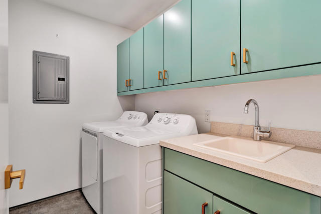 2703 Alexander Club Drive, Palm Springs CA: https://media.crmls.org/mediaz/bce79bde-b968-4520-bd05-8d9665b01e2b.jpg
