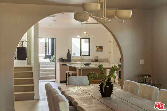 3923 Revere Avenue, Los Angeles CA: https://media.crmls.org/mediaz/bce7bfe5-2dfc-462d-a21b-d74de3f6fc31.jpg