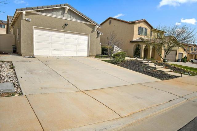 14226 Revana Lane, Beaumont CA: https://media.crmls.org/mediaz/bce8977b-f083-44d9-8654-784c791b1e41.jpg