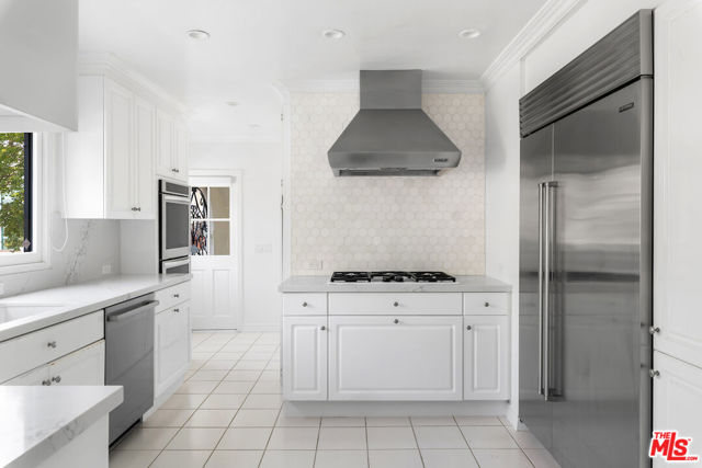 502 Smithwood Drive, Beverly Hills CA: https://media.crmls.org/mediaz/bce8e805-9ae2-470b-8da8-43cdef14fa7a.jpg