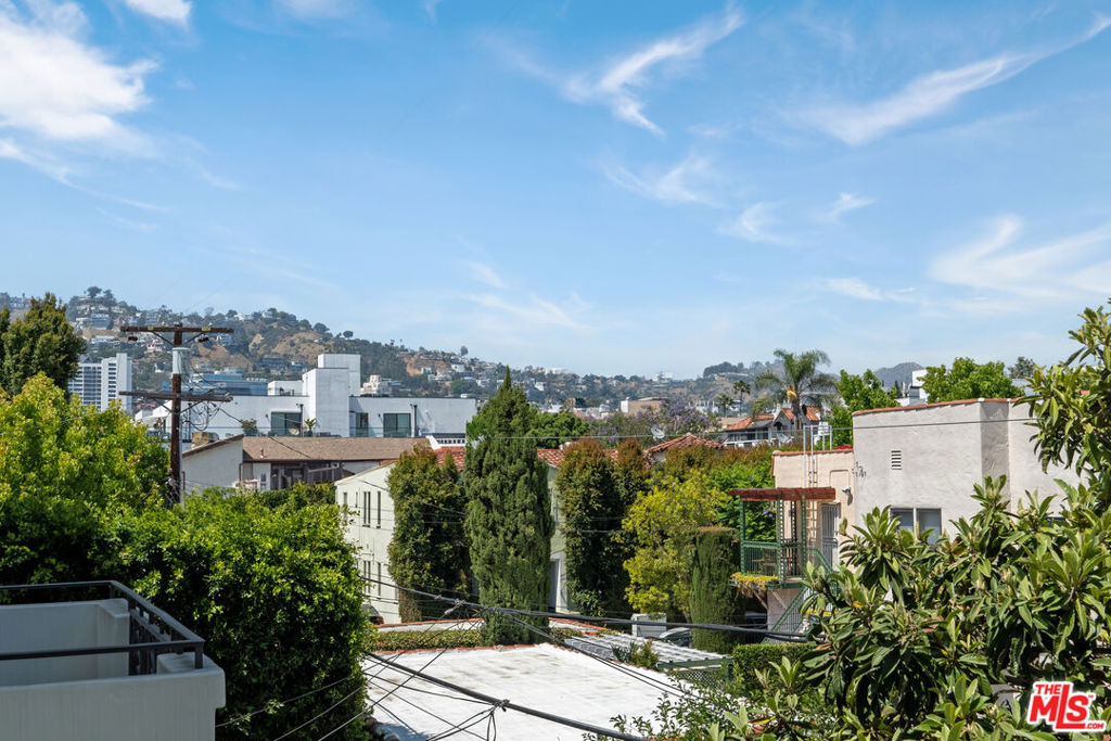 https://media.crmls.org/mediaz/bce9c095-a3fa-46ea-a025-69f349a0f339.jpg?preset=X-Large