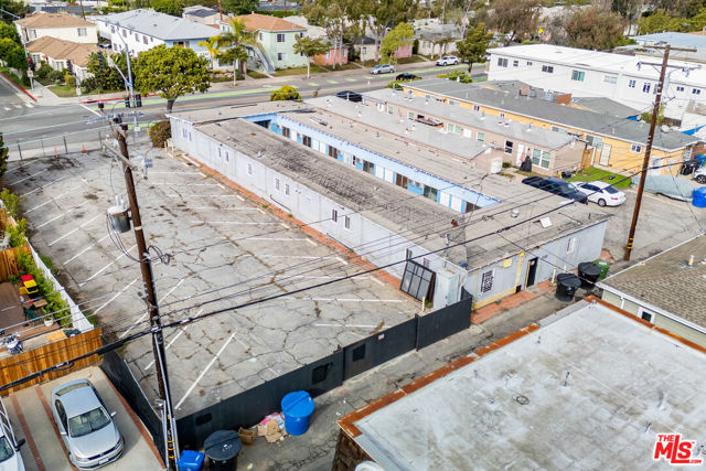 2338 Ocean Park Boulevard, Santa Monica CA: https://media.crmls.org/mediaz/bcea820e-7f08-4f7d-b575-abed329cf7c3.jpg