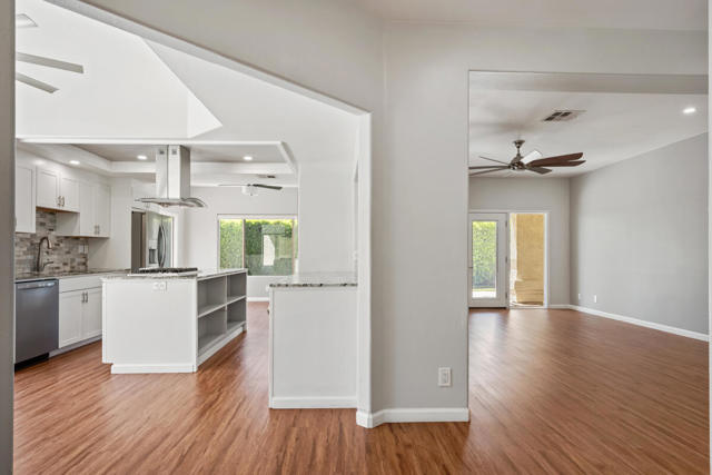 48211 Vista De Nopal, La Quinta CA: https://media.crmls.org/mediaz/bcead0b5-7bc8-4fd8-8a3d-ff784d58a9be.jpg