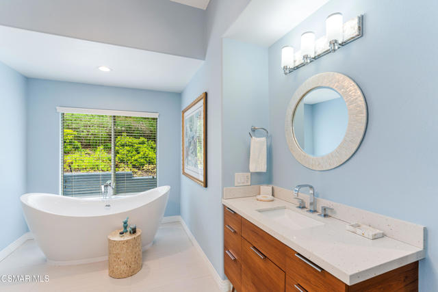 775 Parmenter Avenue, Thousand Oaks CA: https://media.crmls.org/mediaz/bceb16bd-089f-4fb7-9db3-1db310dd1c82.jpg