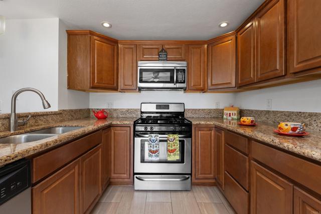 Detail Gallery Image 13 of 42 For 333 Melrose Dr. #F,  Vista,  CA 92083 - 1 Beds | 1 Baths