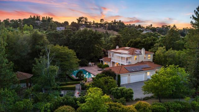 14210 Berry Hill Court, Los Altos Hills CA: https://media.crmls.org/mediaz/bcec2072-a324-4ccc-aeb0-a34f27b5d421.jpg