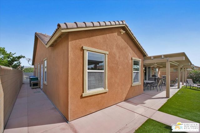 74121 Kingston Court, Palm Desert CA: https://media.crmls.org/mediaz/bcec3323-b2cf-475b-8742-4f2cb6cbe28d.jpg