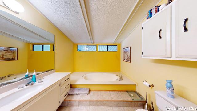 18218 Paradise Mountain Rd, Valley Center CA: https://media.crmls.org/mediaz/bcec3eeb-a29b-4f8d-bdb0-698274792ce5.jpg