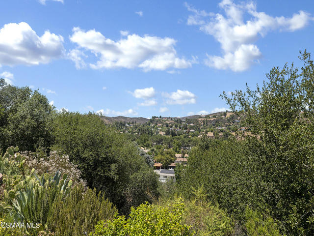 2031 Channelford Road, Westlake Village CA: https://media.crmls.org/mediaz/bcec45ca-4dea-4ecc-8286-68a90557fe39.jpg