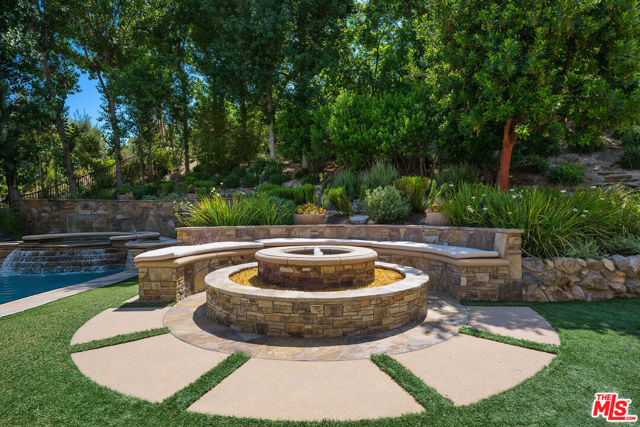 26722 Provence Drive, Calabasas CA: https://media.crmls.org/mediaz/bcec7d9a-b23e-4395-afd3-4aa88d912581.jpg