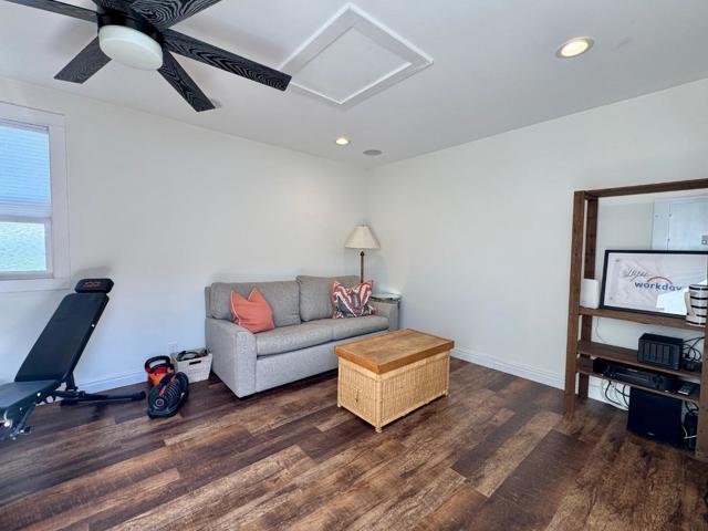 1639 Cypress Avenue, San Mateo CA: https://media.crmls.org/mediaz/bceca2d1-5da3-458a-b752-34810aaca0f0.jpg