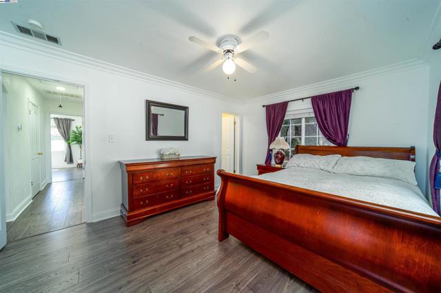 37621 Glenmoor Dr, Fremont CA: https://media.crmls.org/mediaz/bcecf69e-144f-41c1-931d-d8db7f301e09.jpg