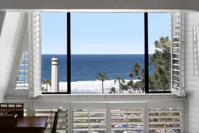 1552 Camino Del Mar, Del Mar CA: https://media.crmls.org/mediaz/bced7ecb-14e0-44ee-971b-f3797a489aa6.jpg