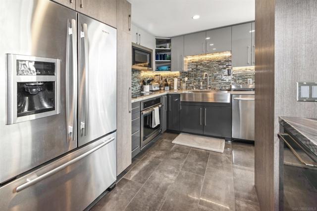 1780 Avenida Del Mundo, Coronado CA: https://media.crmls.org/mediaz/bcee3000-d6e4-4416-bc92-20bb2ad3b48a.jpg