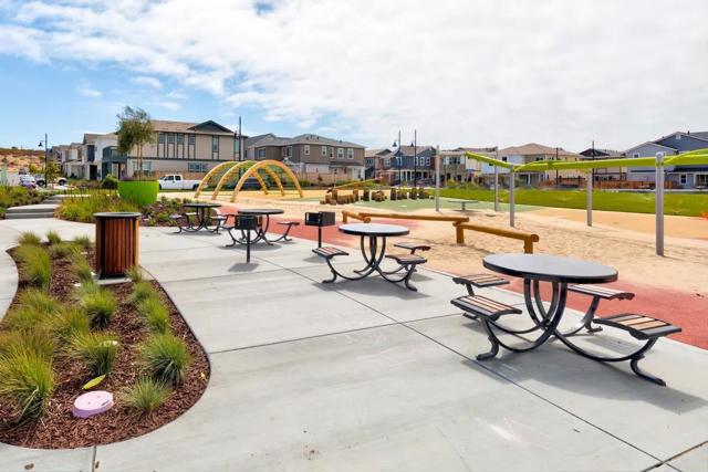 239 Bungalow Court, Marina CA: https://media.crmls.org/mediaz/bcee54b8-b9e6-4bd1-adf4-081a077a7450.jpg