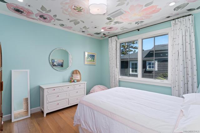 1040 Pine St, Coronado CA: https://media.crmls.org/mediaz/bcf0938f-d248-491a-980d-6747dd54d055.jpg