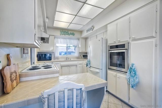 3660 Vista Campana N, Oceanside CA: https://media.crmls.org/mediaz/bcf1d6a4-e875-4821-918b-23e3fae10357.jpg