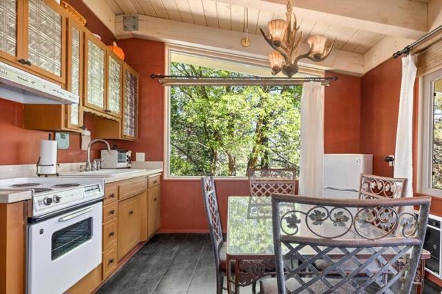 25630 Sunrise Drive, Idyllwild CA: https://media.crmls.org/mediaz/bcf226ae-088b-4d5a-8268-1626e3295eee.jpg