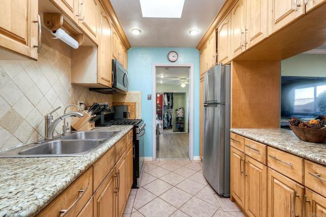 78 Sherwood Street, Chula Vista CA: https://media.crmls.org/mediaz/bcf299f6-bc2b-4f91-991e-c9fc308acc45.jpg