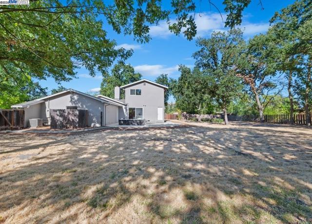 957 Ina Dr, Alamo CA: https://media.crmls.org/mediaz/bcf30ee8-7536-44a6-93c5-7a776308630e.jpg