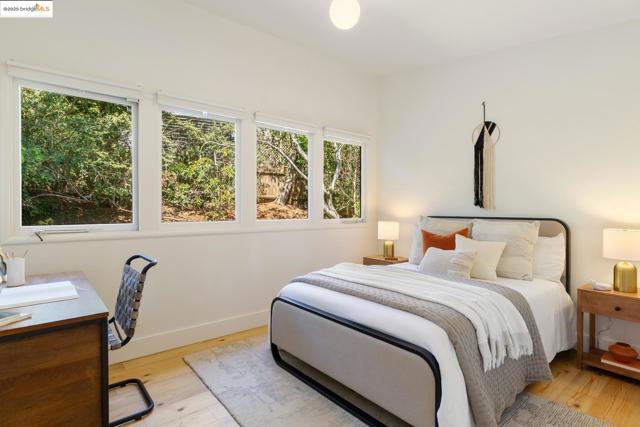 605 Plateau Dr, Kensington CA: https://media.crmls.org/mediaz/bcf33271-ba7b-4b85-975a-12f9039a3cee.jpg