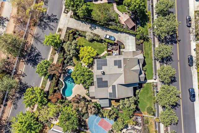 259 Alden Ln, Livermore CA: https://media.crmls.org/mediaz/bcf4663c-c9d9-4d7d-bc7f-3de16ff15f88.jpg
