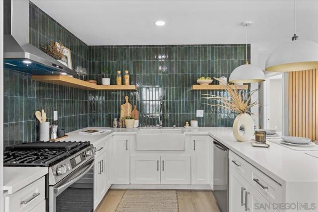 Image 16 of 42 For 803 Vanitie Ct