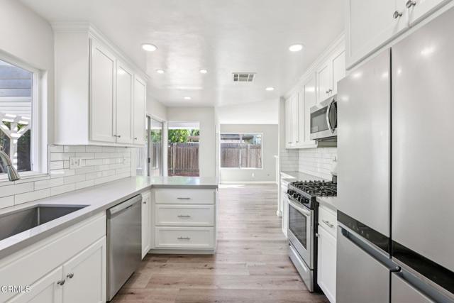 Detail Gallery Image 16 of 48 For 5451 Summerfield St, Camarillo,  CA 93012 - 4 Beds | 3 Baths