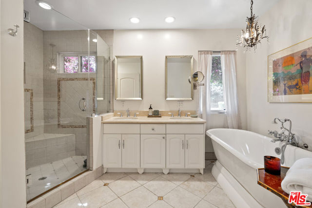 5132 Quakertown Avenue, Woodland Hills CA: https://media.crmls.org/mediaz/bcf52f59-aa31-41dd-88f7-6bbd714f2b61.jpg