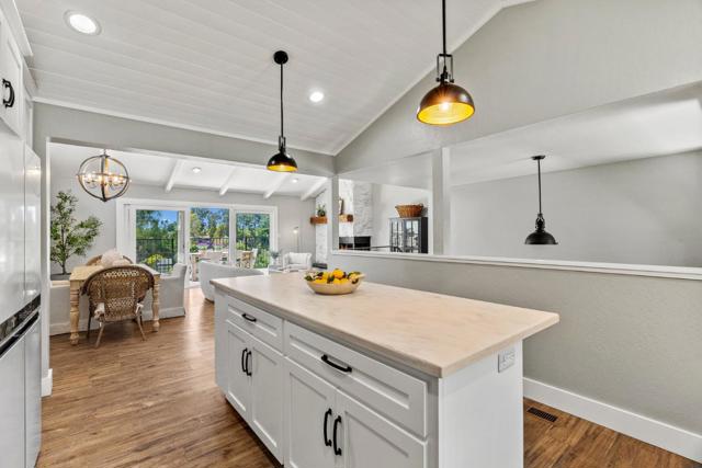 406 Belle Monti Court, Aptos CA: https://media.crmls.org/mediaz/bcf5da89-2b4a-4867-8186-2b3aa7fe3996.jpg