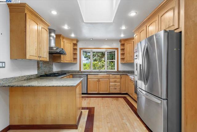 3491 Middleton Ave, Castro Valley CA: https://media.crmls.org/mediaz/bcf6f23a-b707-450a-ba55-73ed891d32f4.jpg