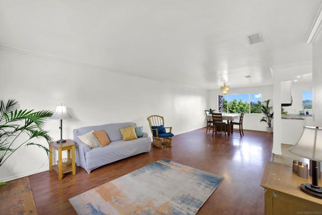 460 Rancho La Mirada Ln, Escondido CA: https://media.crmls.org/mediaz/bcf7116b-d563-463e-b37f-32142ba39edd.jpg