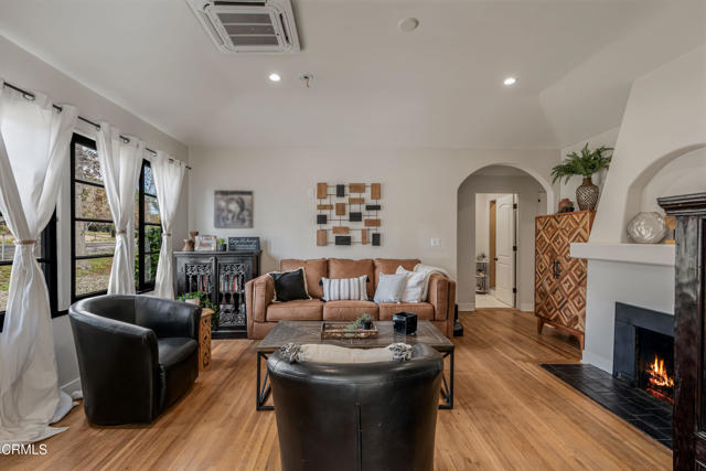 Detail Gallery Image 6 of 54 For 3880 Loma Vista Rd, Ventura,  CA 93003 - 3 Beds | 3 Baths