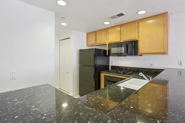 1501 India St, San Diego CA: https://media.crmls.org/mediaz/bcf86c38-55f5-4c10-98e5-1dcc251ceb00.jpg