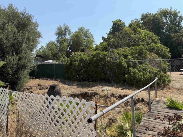 4039 Citradora Dr, Spring Valley CA: https://media.crmls.org/mediaz/bcf87b65-f45e-4490-8481-79db220aa49d.jpg