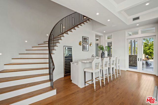 26767 Mulholland Highway, Calabasas CA: https://media.crmls.org/mediaz/bcf88eb6-cd52-4600-8eac-dcad44cc8445.jpg