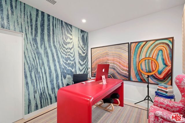 810 Amoroso Place, Venice CA: https://media.crmls.org/mediaz/bcf8fa4a-3b8a-47a3-aae1-4826d81657f3.jpg