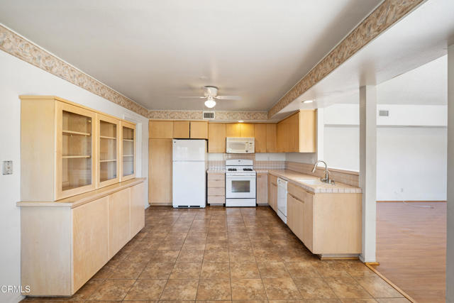 10215 Alexandria Street, Ventura CA: https://media.crmls.org/mediaz/bcf93f6c-99dd-4881-b932-8849e0ae8a33.jpg
