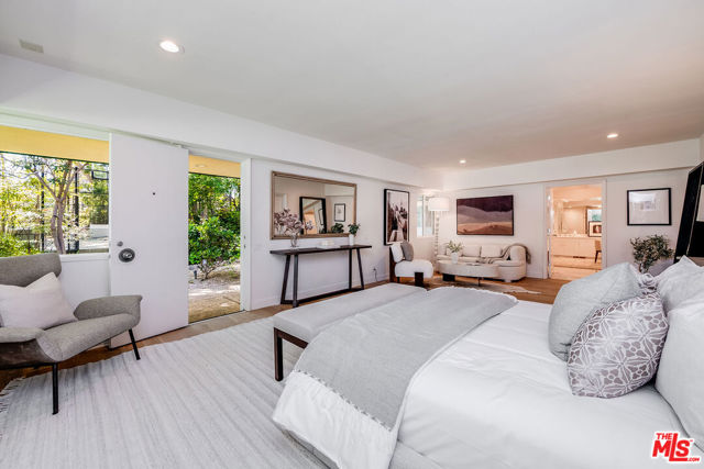 1177 Loma Linda Drive, Beverly Hills CA: https://media.crmls.org/mediaz/bcf9607d-f902-4109-bc19-0a8d392909c5.jpg