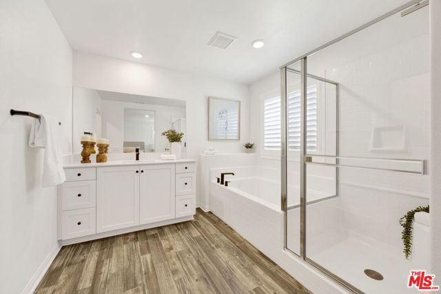 17028 Zion, Santa Clarita CA: https://media.crmls.org/mediaz/bcf9f28c-4067-4594-96d3-9ec8a56a2caa.jpg