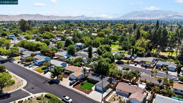 2425 Jerilynn Dr, Concord CA: https://media.crmls.org/mediaz/bcfa2a62-f000-4a55-9891-093bdd0925a7.jpg