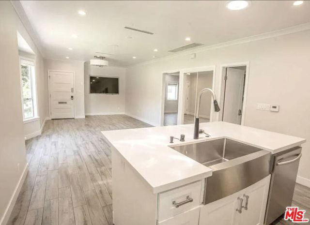 6526 San Vicente Boulevard, Los Angeles CA: https://media.crmls.org/mediaz/bcfb33a5-cdd0-428e-a51b-39128160a14c.jpg