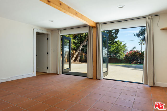 956 Parkman Street, Altadena CA: https://media.crmls.org/mediaz/bcfba045-2543-4ac6-803e-e44f19eff821.jpg