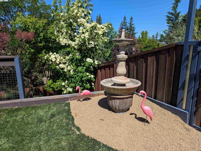 324 Merrilee Place, Danville CA: https://media.crmls.org/mediaz/bcfba79a-c3b5-41a9-ac47-546ab9cc3565.jpg