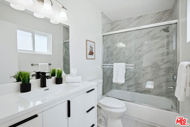 17109 Palisades Circle, Pacific Palisades CA: https://media.crmls.org/mediaz/bcfbc4f0-d093-4c36-9031-0064212c44c0.jpg