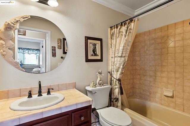 5090 Double Point Way, Discovery Bay CA: https://media.crmls.org/mediaz/bcfbecf2-40f2-43c9-bc93-858a45e6ebe3.jpg